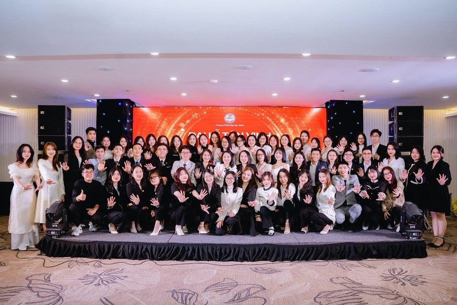 Những ‘người hùng ngôn ngữ’ mang tiếng Anh đến gần với giới trẻ Việt Nam