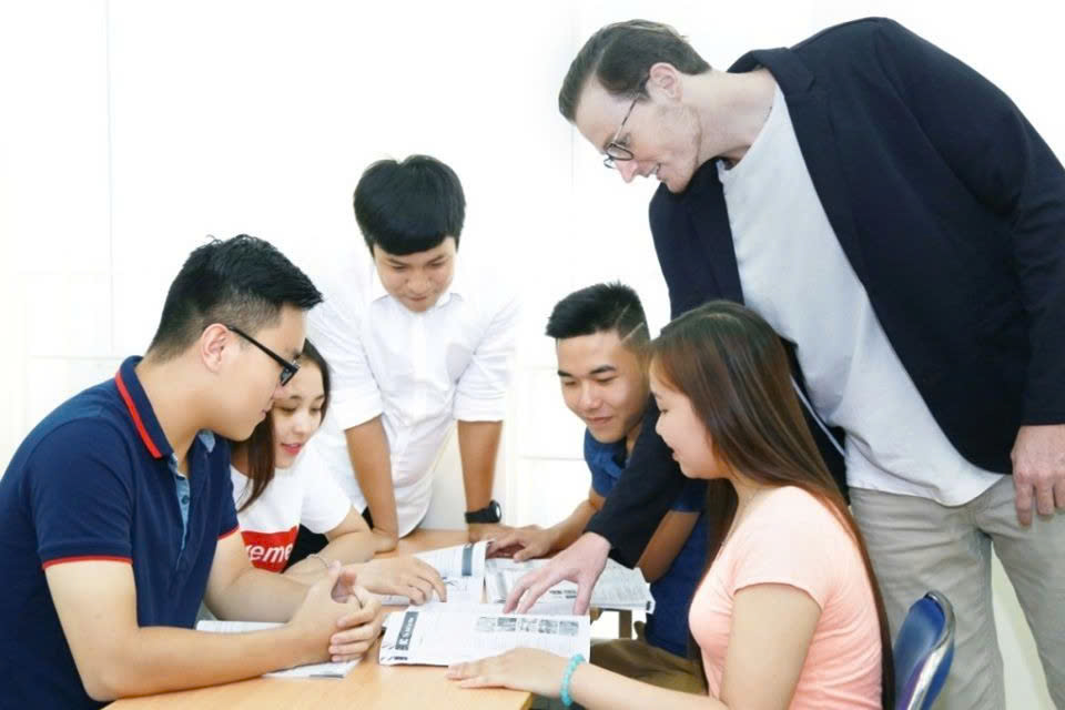 Awake English – Đội ngũ giáo viên chuyên nghiệp: Vững chuyên môn, sáng đạo đức, giàu tinh thần giáo dục